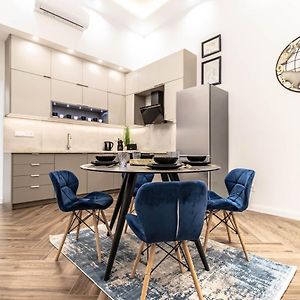 Assea Elegant Apartment With 2 Bedroom In Downtown