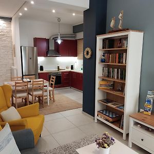 Central & Comfortable, 70M² Apt In Neos Kosmos