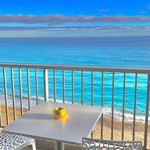Seaviews By Jenni Menton, La Suite, Superbe Front De Mer, Top Emplacement Avec Terrasse Et Parking!