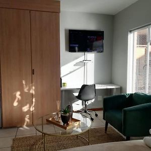 Cosy Apartment With Secure Parking