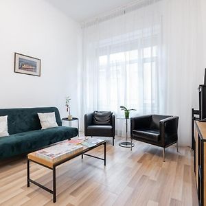 Delta Curve Apartment