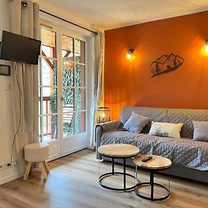 T3 Renove Avec Balcon, Vue Montagne Et Parking.
