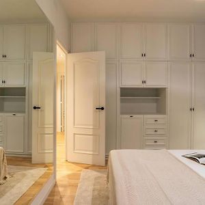 Modern Stylish 3 Bedroom Arco De Triunfo