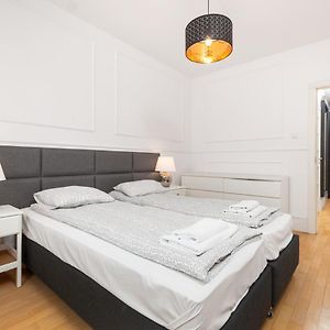 Appartement à 2 Chambres à Coucher