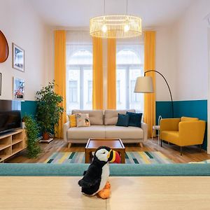 Live Star Apartment