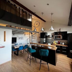 Appartement à 2 Chambres à Coucher