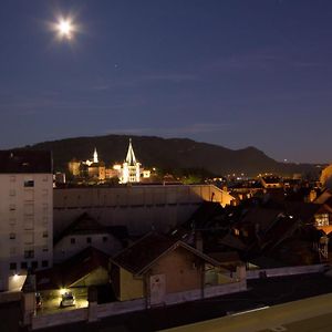 Grand 5 pièces avec garage en plein centre ville