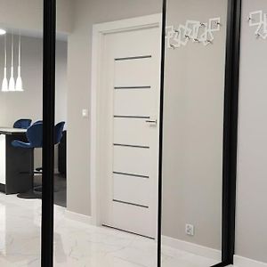 Nowoczesny Apartament W Poblizu Centrum