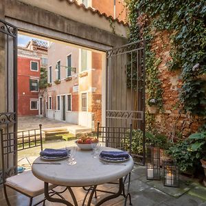 Garden Mansion With Private Mooring R&R