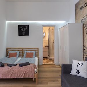 Acacia Apartments