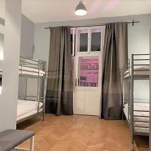 Chambre Juste Pour Femmes Dortoir