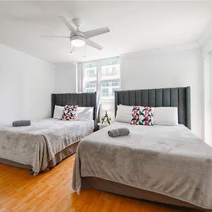Trendy 2Br Condo With Pool And Bay Views