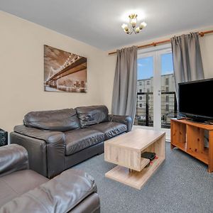 Edinburgh City Center Coady Apartment Sleeps 5 Free Car Park Space