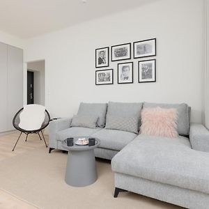 Srodmiescie Modern Apartment Krucza By Renters Prestige