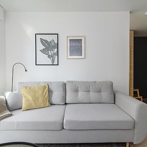 Modern Apartment Next To Ozas Park By Urban Rent