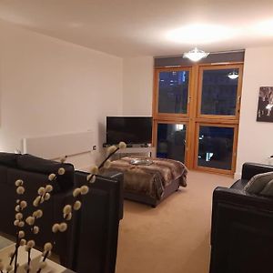 Centrally Situated 1 Bedroom Apartment!