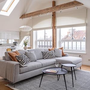 Bright Designer Apartment In City Centre