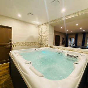 Un Moment Hors Du Temps - Jacuzzi - Sauna - Billard - Parking - 167