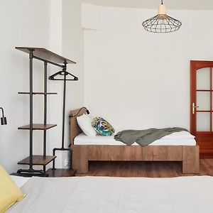 Prague Days - Spacious 3Bdr Apartment - Trendy Neighbourhood