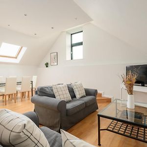 Appartement à 2 Chambres à Coucher