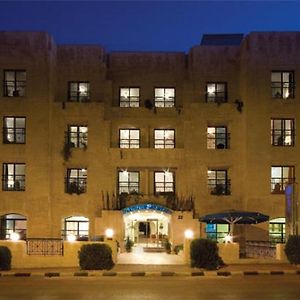 Delmon Suites