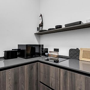 Brand-New Modern Studio