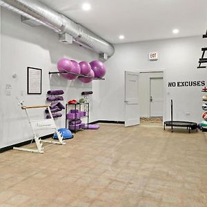 Contemporary 4Br Apt Close To Restaurants - Racine 202