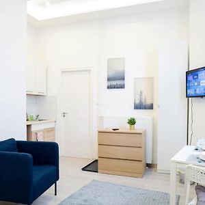 Studio Lit King-Size