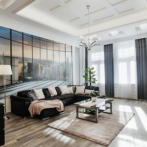 Parliament Square Apartment