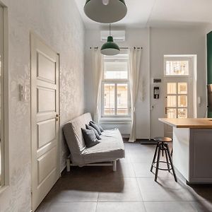 D63 Dohany Apartment