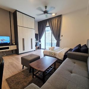 Studio Lit King-Size
