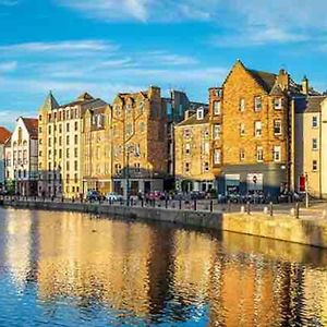 Spacious 2 Bed, 2 Bath Apartment -The Shore, Leith