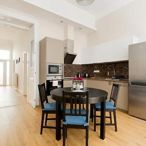 Kresz Geza 29 Westend Station 2 Bedrooms+Living Ac