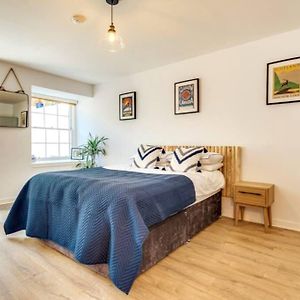 Lovely 2 Bedroom Garden Flat In Trendy West End