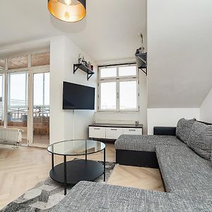 Big 4-Bedroom Flat, Terrace With Great Vitkov View