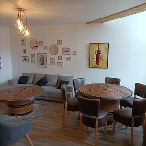 Appartement à 3 Chambres à Coucher