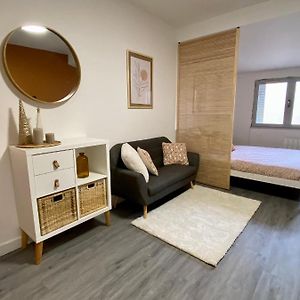 Studio Lit King-Size