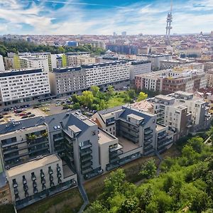 Central Prague Vitkov - Free Parking