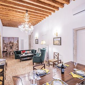 Ca' San Beneto Completely Refurbished In A Fabulously Central Area