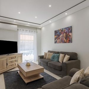 Spacious And Modern Flat For 4