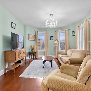 Bright & Spacious 2Br Apartment, Mins From Downtown Boston, Parking