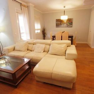 Appartement à 3 Chambres à Coucher
