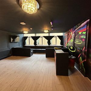 Unique City Centre Dj Apartment - Sleeps 20