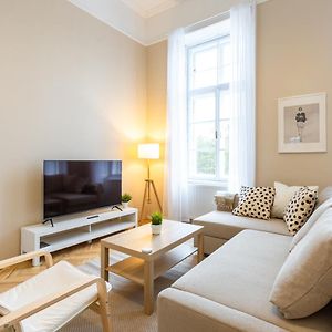 Appartement à 2 Chambres à Coucher
