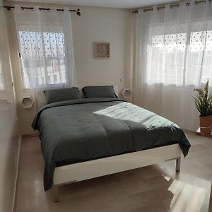 Chaleureux Appartement A 1 Min A Pied De La Mosquee Hassan II