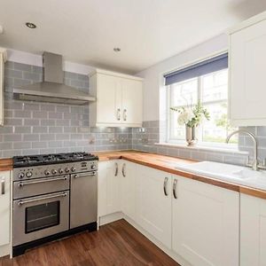 Cosy Roseburn Apartment, Edinburgh - 2 Bedrooms, Free Parking