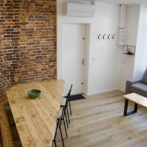 Another Brick In The Wall Apartment In Paris Sleeps 9