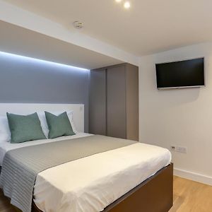 Chambre Double au Sous-Sol