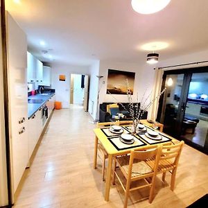 Appartement à 2 Chambres à Coucher