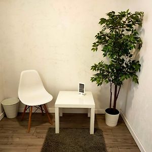 Studio Lit King-Size